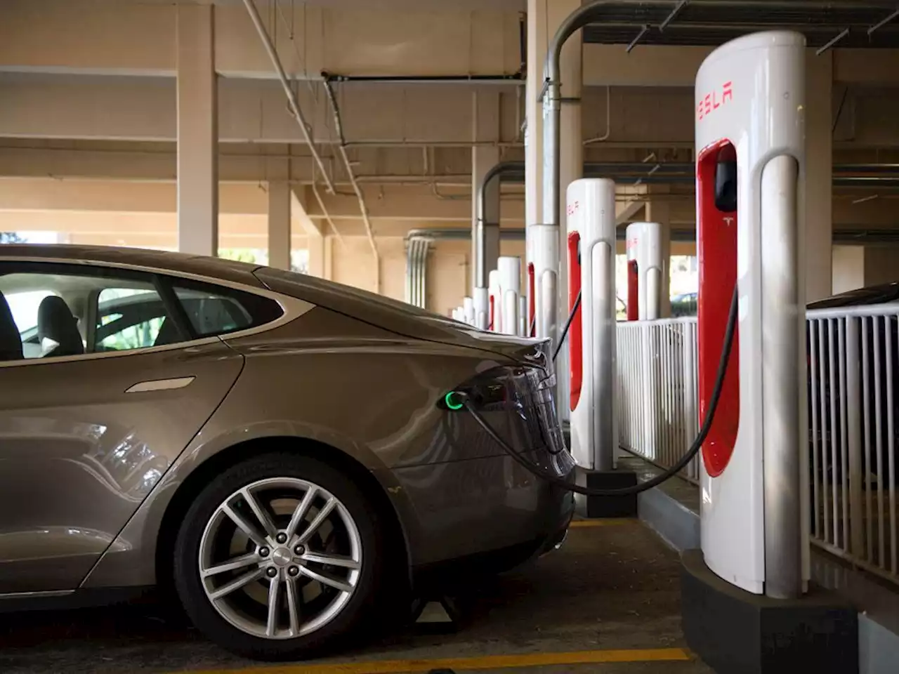 EV transition could add $48 billion to economy, but only 'if Canada plays its cards right'