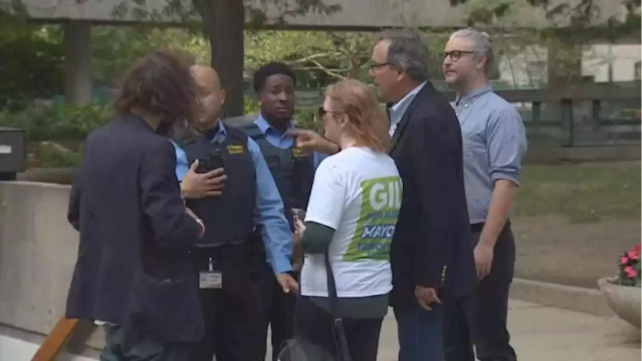 Security tells mayoral candidate Gil Penalosa to leave city square mid-announcement | CBC News