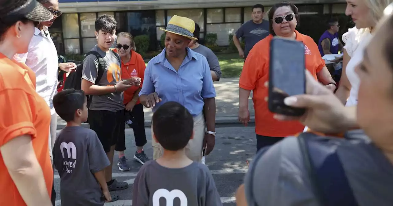 Cook County opens applications for its guaranteed income program as Chicago completes first round of cash handouts