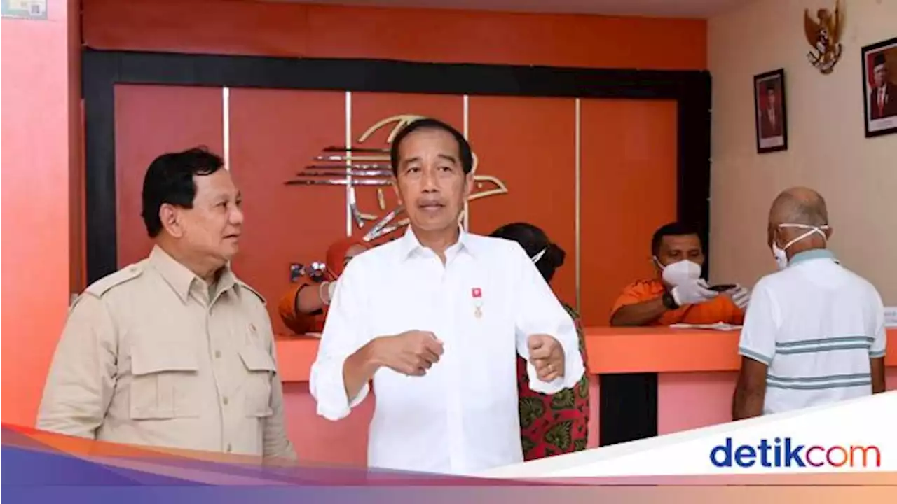 Momen Jokowi Bagi-bagi BLT BBM Didampingi Prabowo