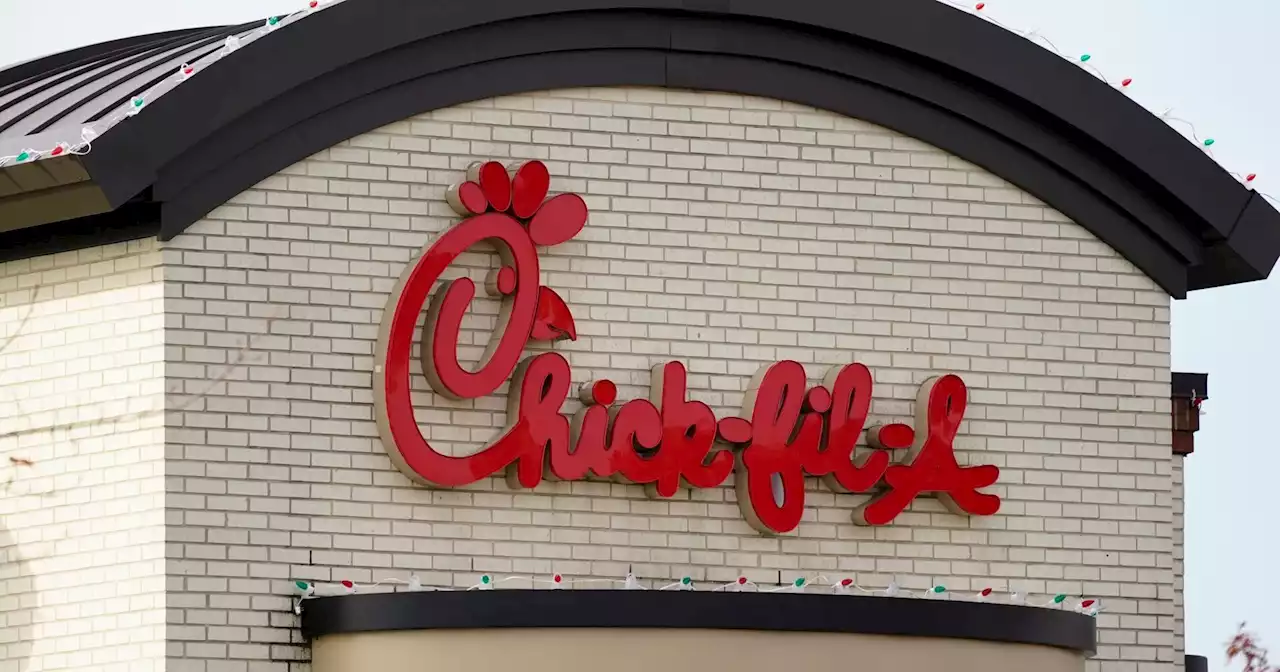 Chick-fil-A worker praised for helping woman with baby who was being carjacked, Florida deputies say