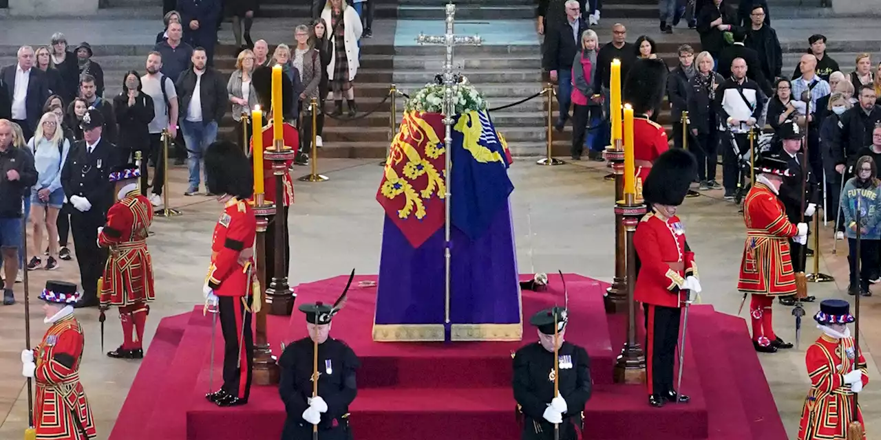 Elizabeth II : la reine sera inhumée lundi à 20h30 au château de Windsor