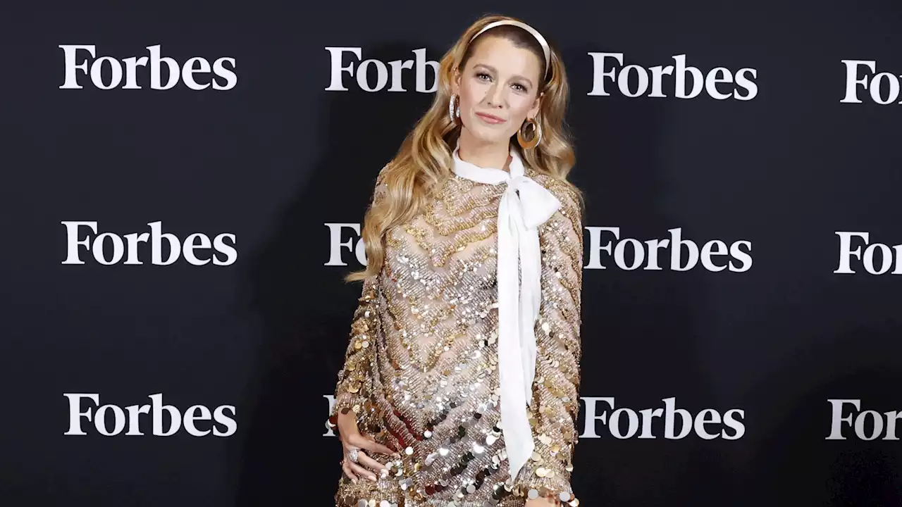 Blake Lively est enceinte de son quatrième enfant : elle annonce sa grossesse en dévoilant son baby bump dans une mini robe moulante - Grazia