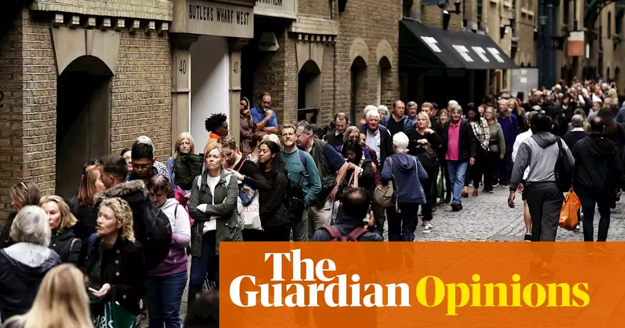 I’m an expert in crowd behaviour – don’t be fooled that everyone queueing in London is mourning the Queen | Stephen Reicher