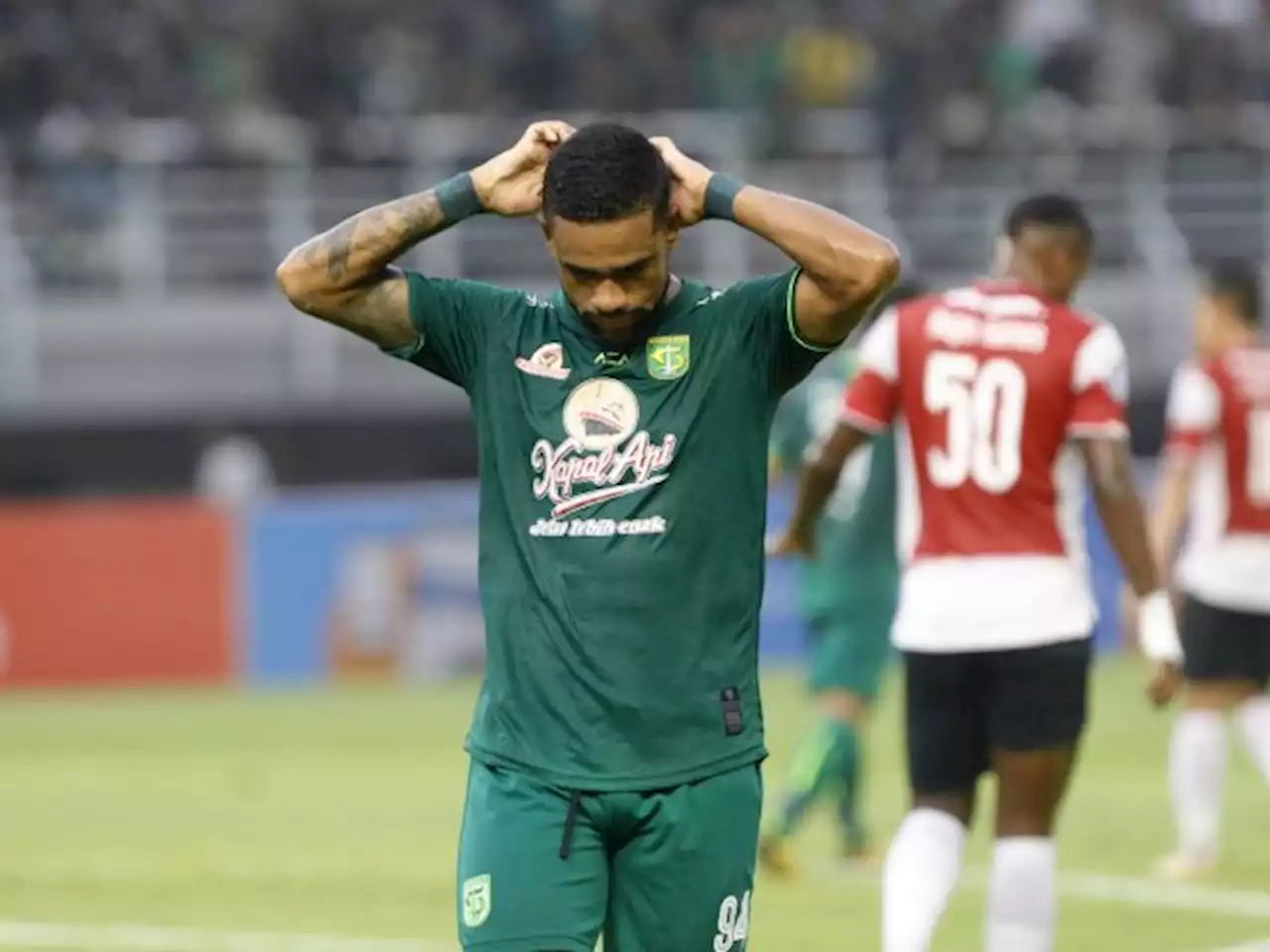 Kritik Keras Aji Santoso kepada Striker Persebaya asal Brasil