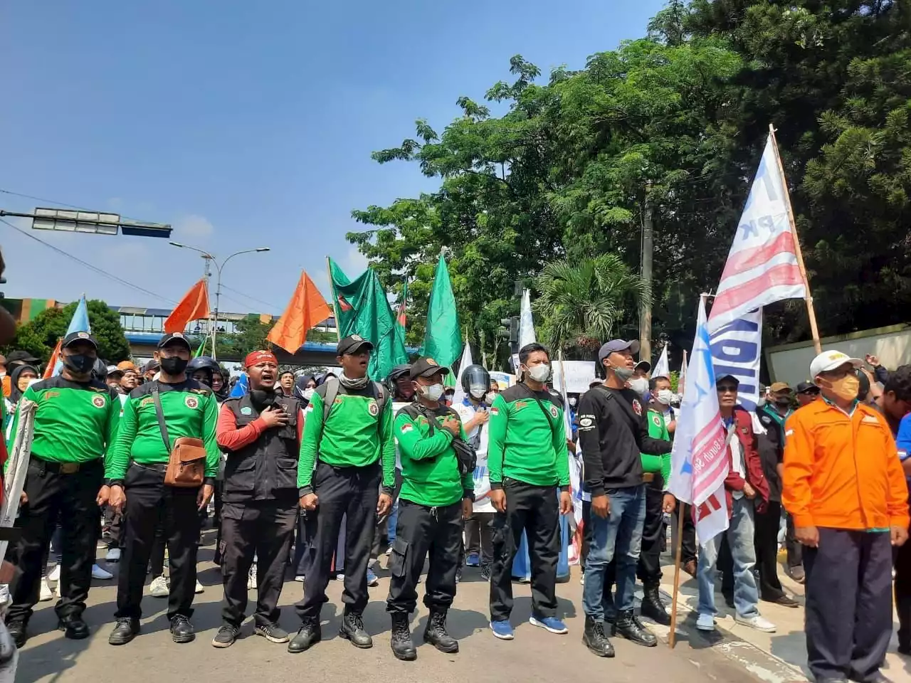 Ratusan Buruh Kecewa Tak Bisa Temui Wali Kota Depok