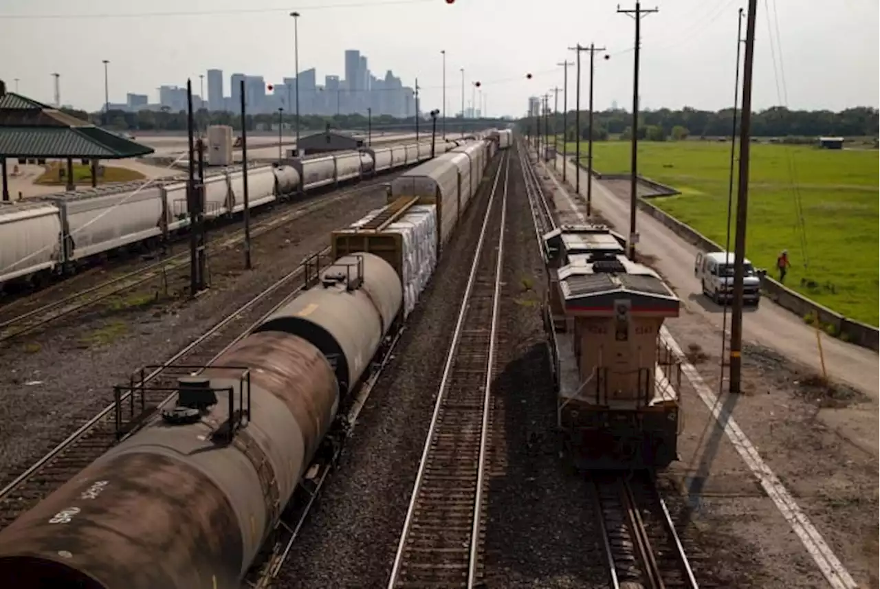 Key Texas industries could face bottlenecks over railroad labor dispute