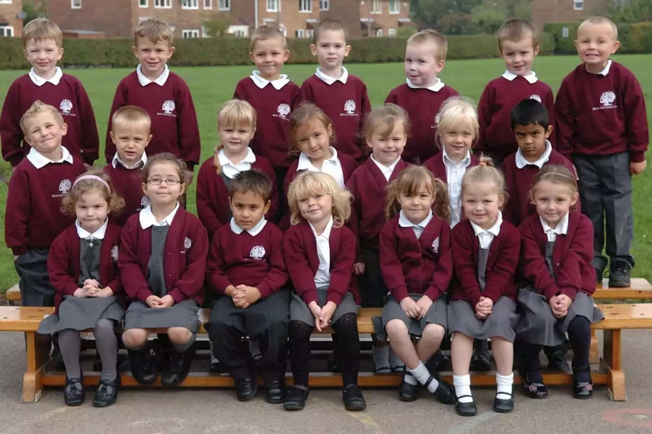 Here's 34 cute picture memories of children starting school back in the 00s