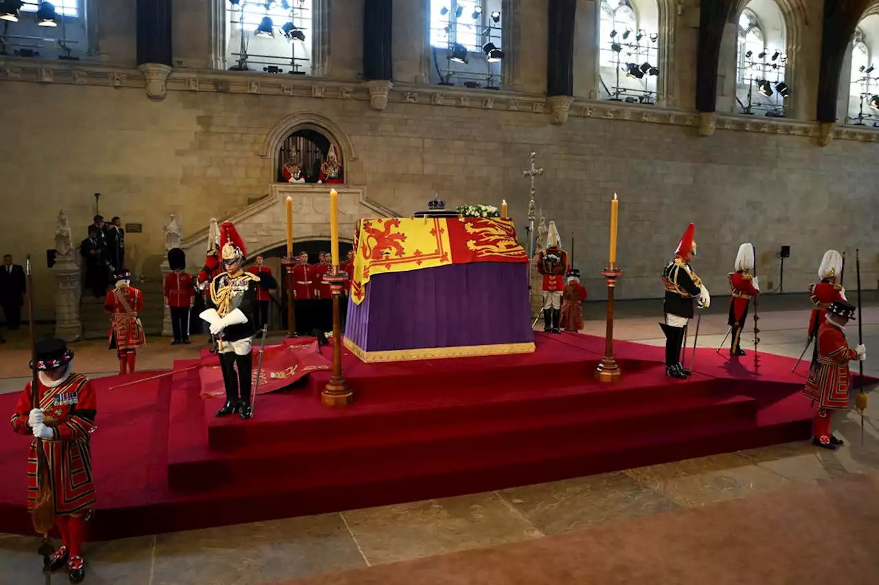 Thousands join line stretching across London to pay respects to queen