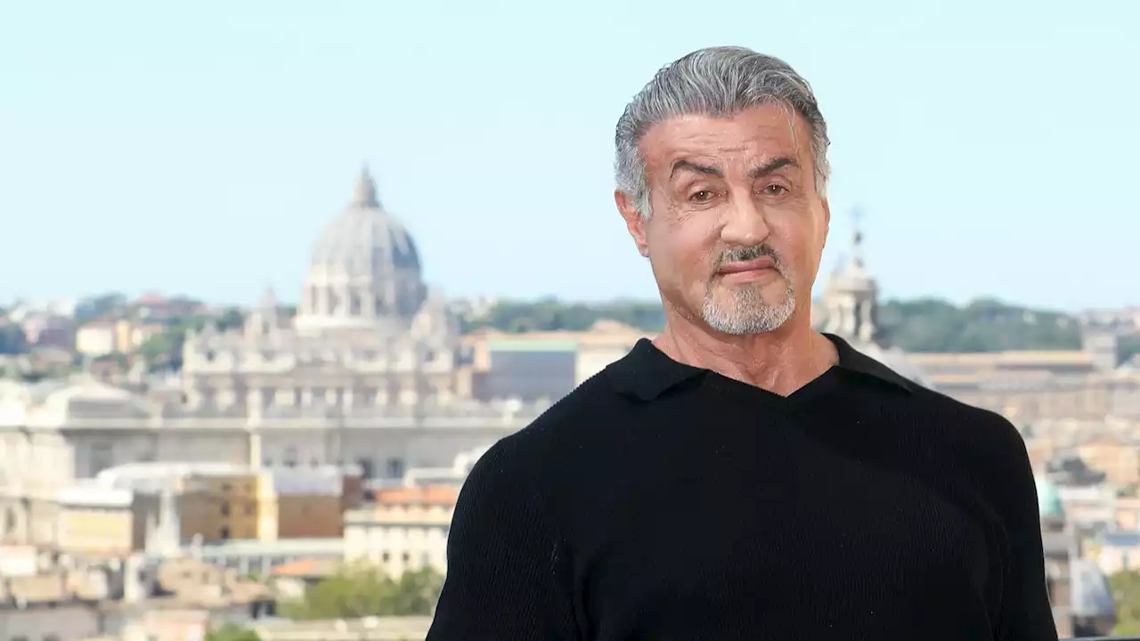 Sylvester Stallone 'tifoso' della Roma, con la maglia giallorossa nella Capitale