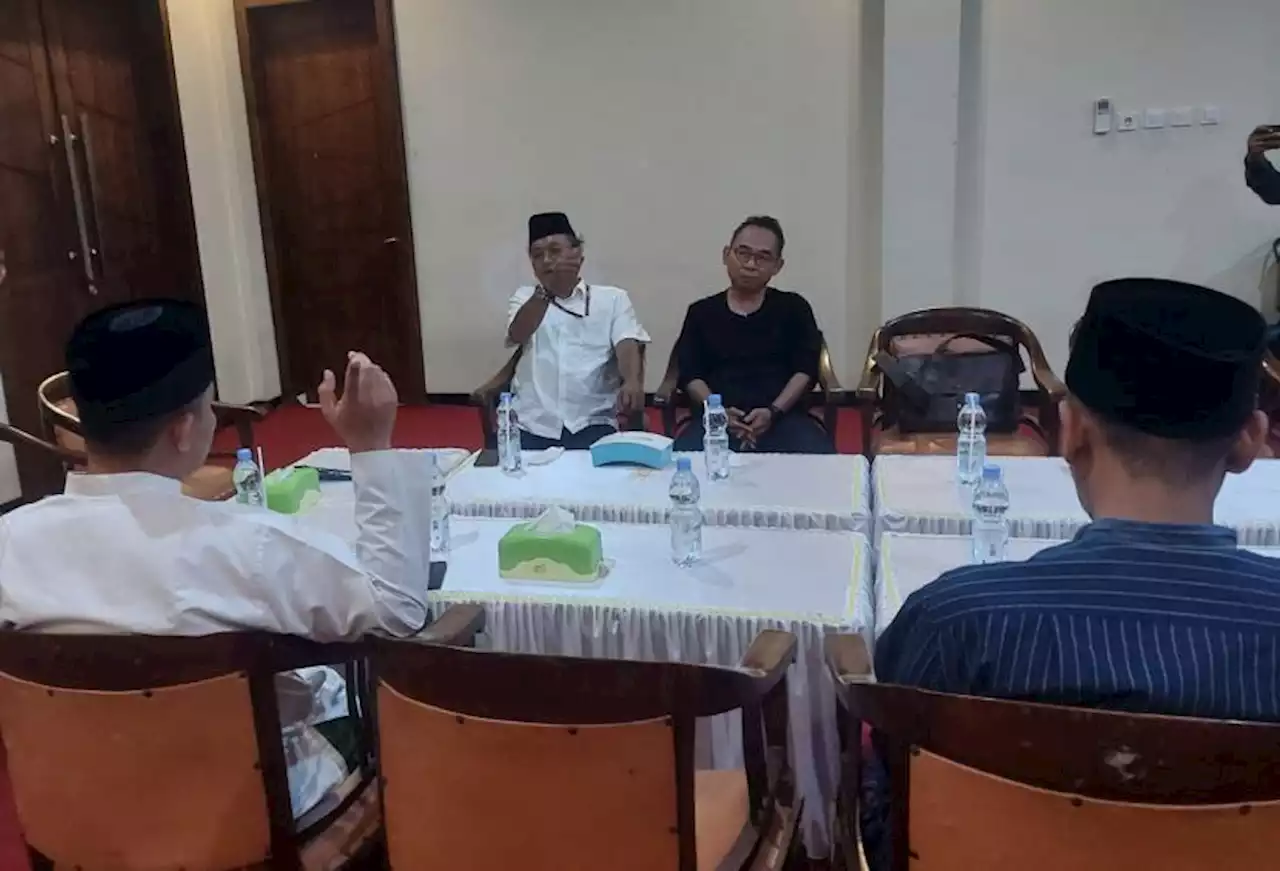 Barisan Alumni Lirboyo Siap Hadapi Eko Kuntadhi |Republika Online