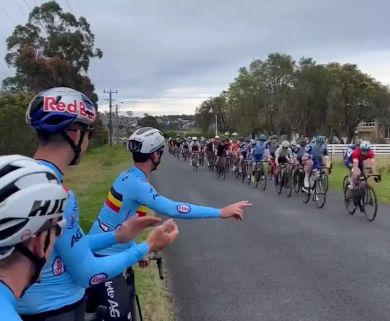 “Attack, attack!”: Wout van Aert and Co cheer on Australian junior racers + more on the live blog