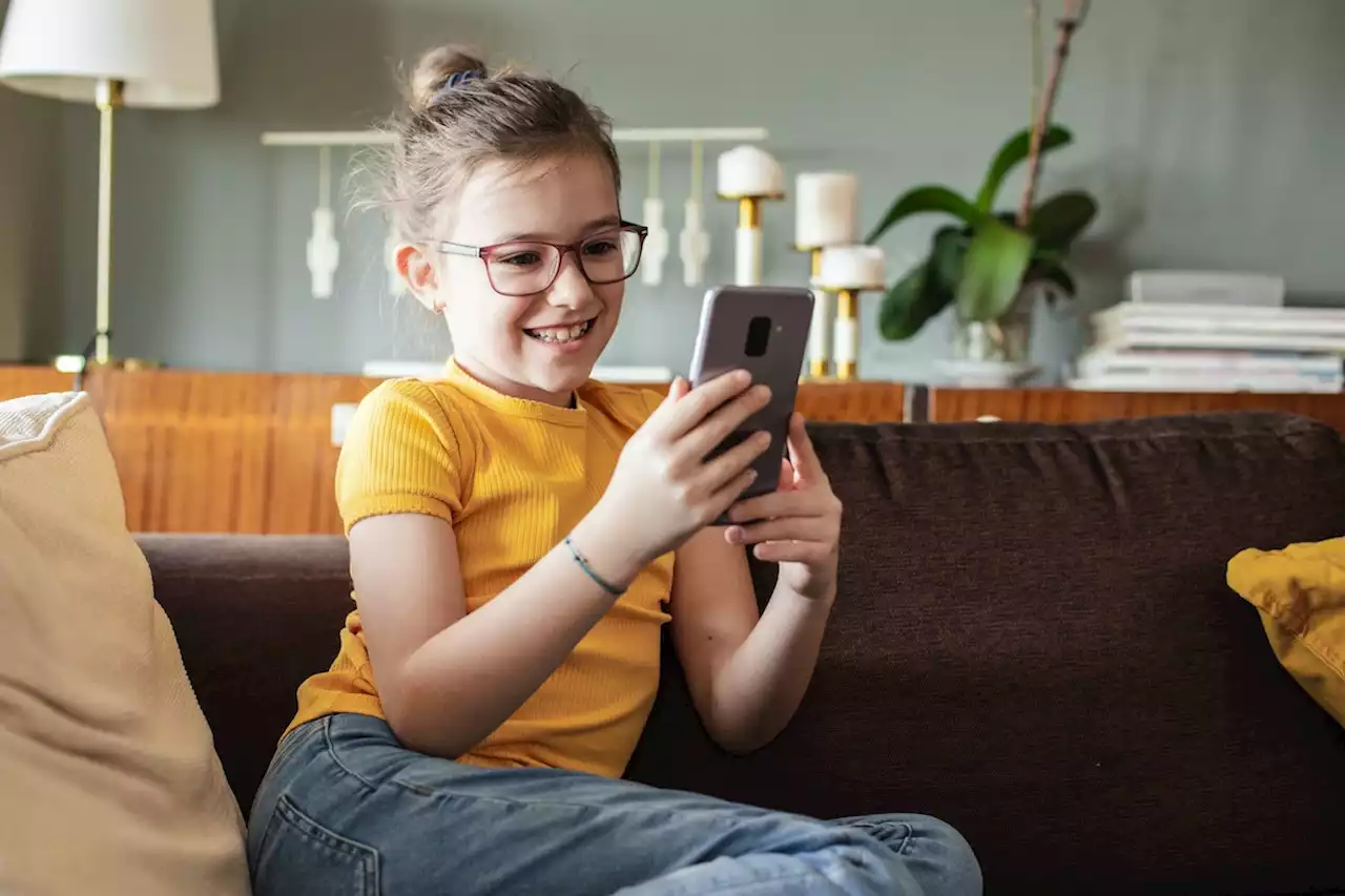 What Age Should A Kid Get A Phone? 5 Things To Do When That Time Comes