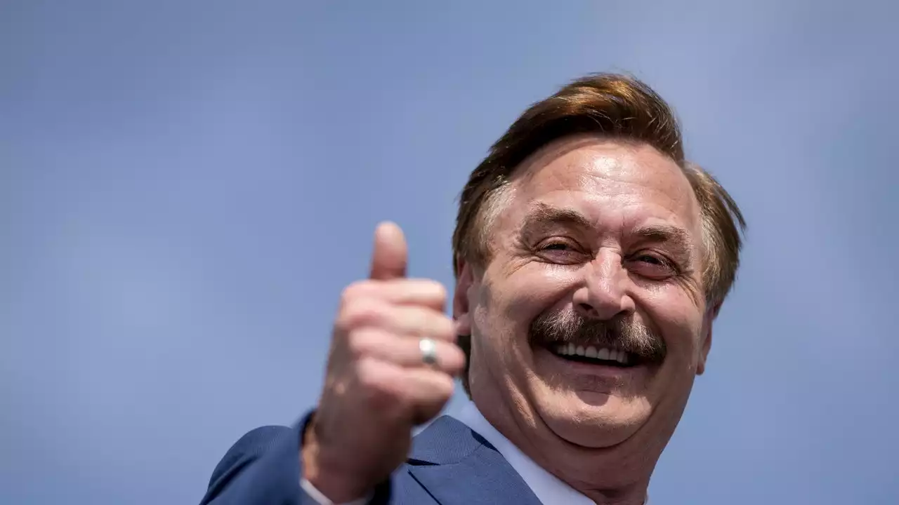 Mike Lindell Becomes First Trump Crony to Have His Phone Seized by the FBI at a Hardee’s Drive-Through