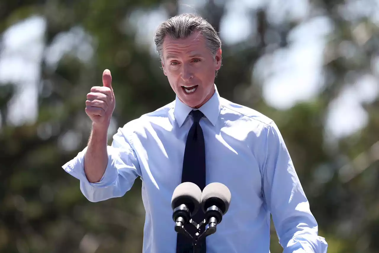 Gavin Newsom signs California social media overhaul for minors