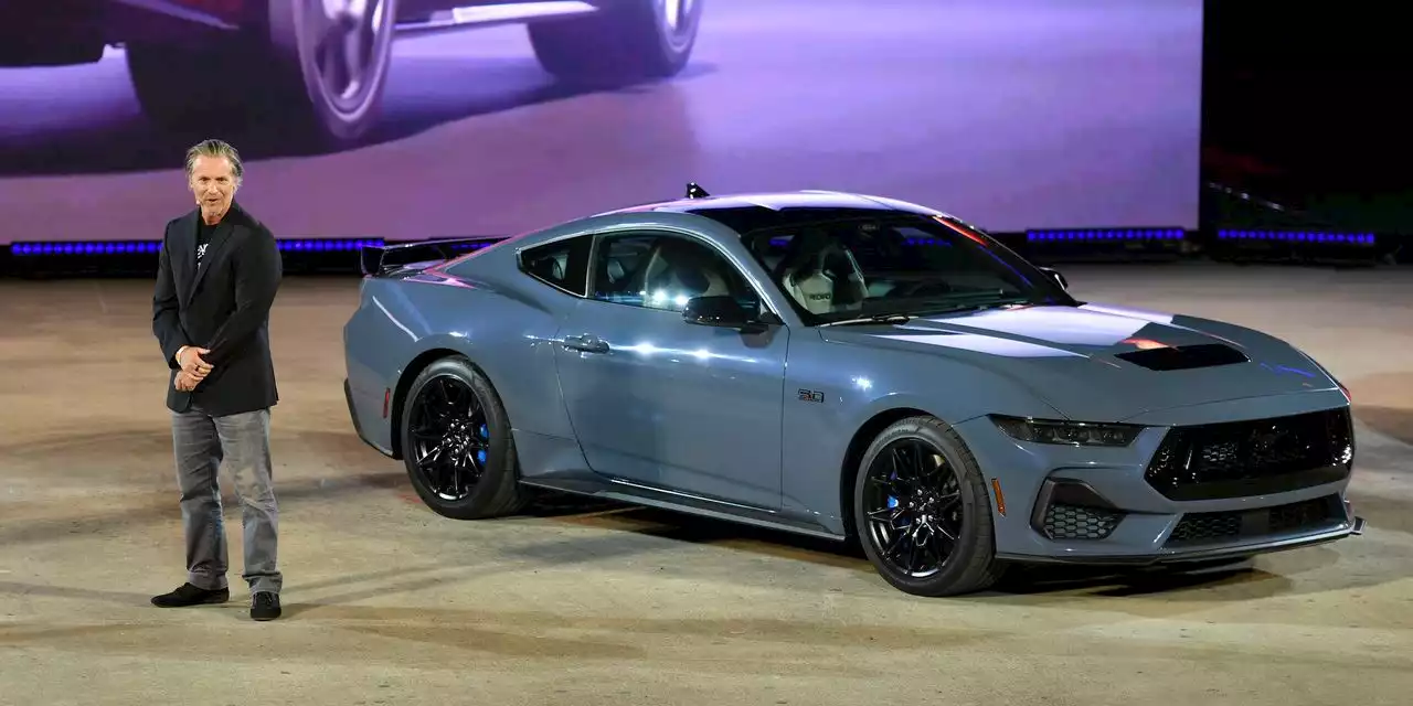 New Ford Mustang Is Revealed in Detroit, Sticking With Gas Engine