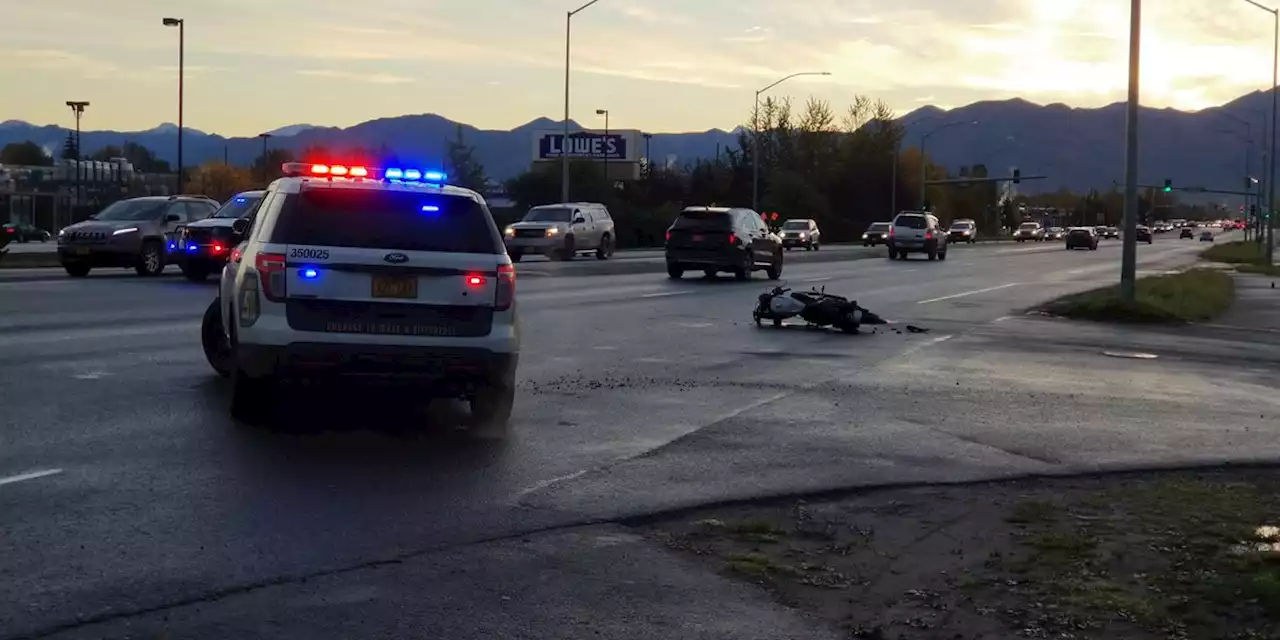 Vehicle crash with injuries closes 1 eastbound lane of Tudor