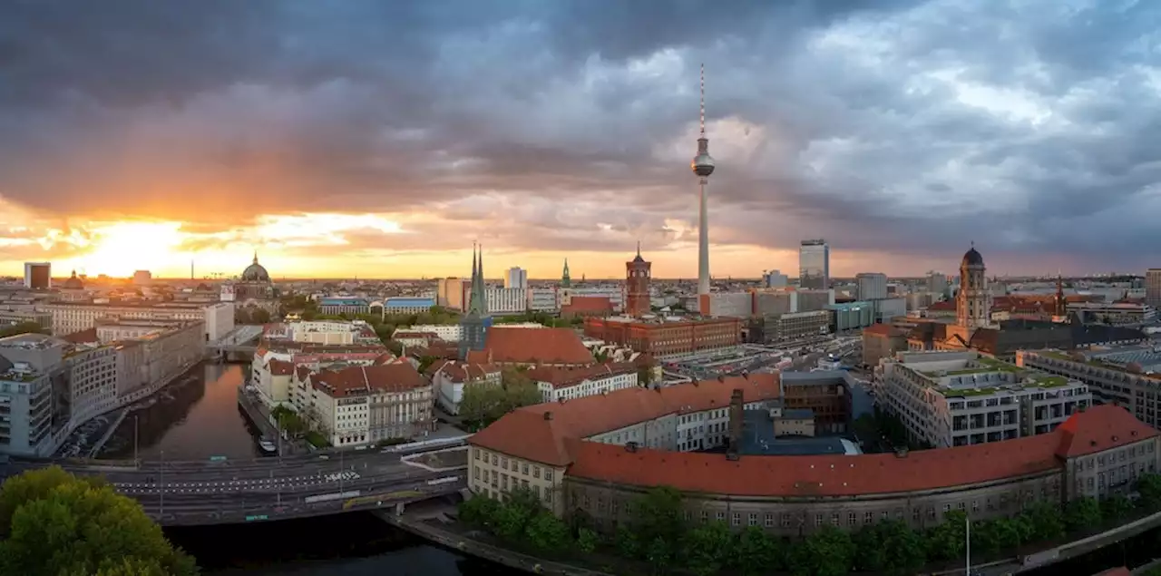 Mitte: Entdecken Sie den Ursprung Berlins – und den Sonnenuntergang am Flakturm