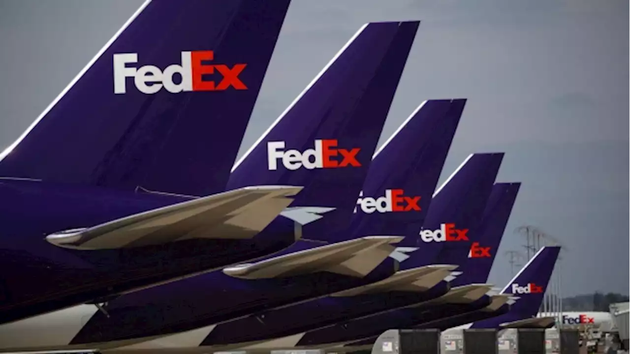 FedEx tumbles after pulling annual earnings forecast - BNN Bloomberg