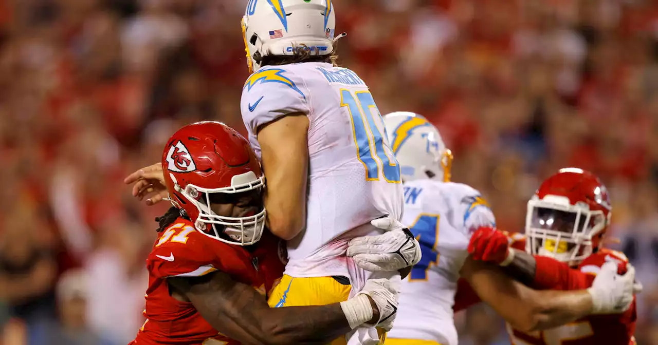 Chiefs rally past Chargers 27-24 in early AFC West showdown