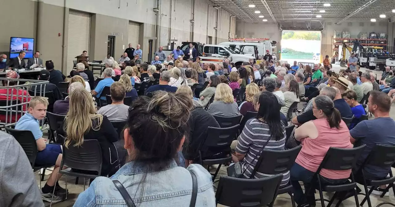 Big crowd turns out to oppose warehouse development proposed for Randall Road in Carpentersville