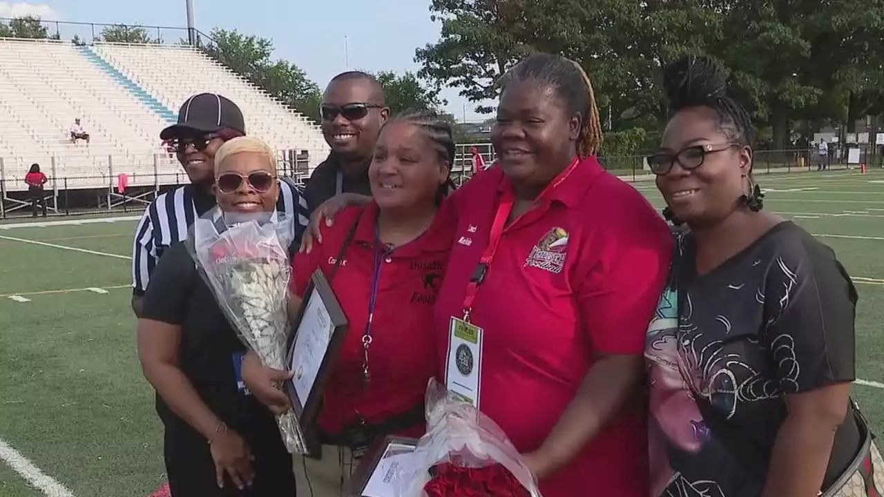 2 Chicago high school football coaches make Illinois sports history