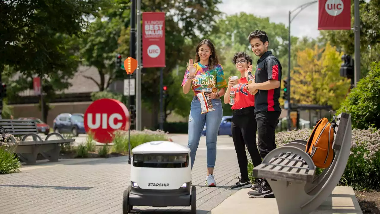 Robot food delivery pilot program gets green light from Chicago City Council committee