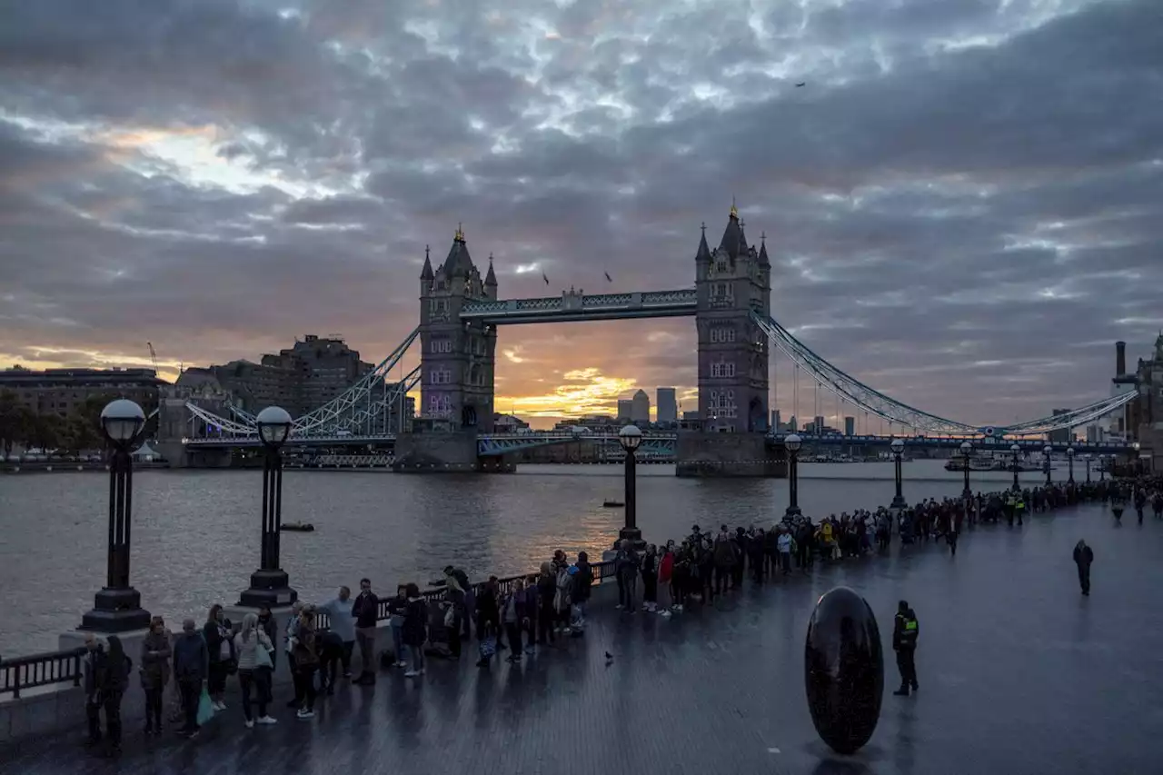 Queue to see Queen Elizabeth’s coffin temporarily paused after reaching capacity