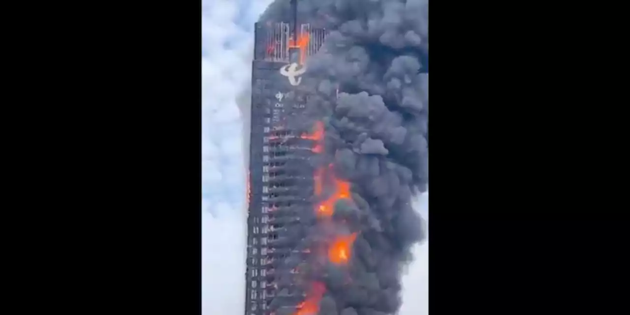 C'è un grande incendio in un grattacielo di Changsha, nella provincia cinese dell'Hunan - Il Post