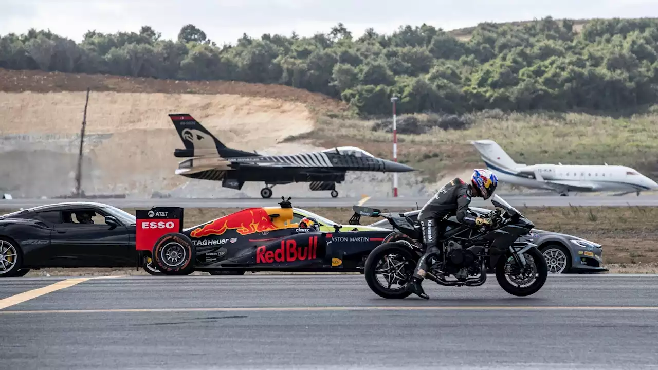 Watch a Kawasaki Superbike Beat an F-16 Jet in a Race