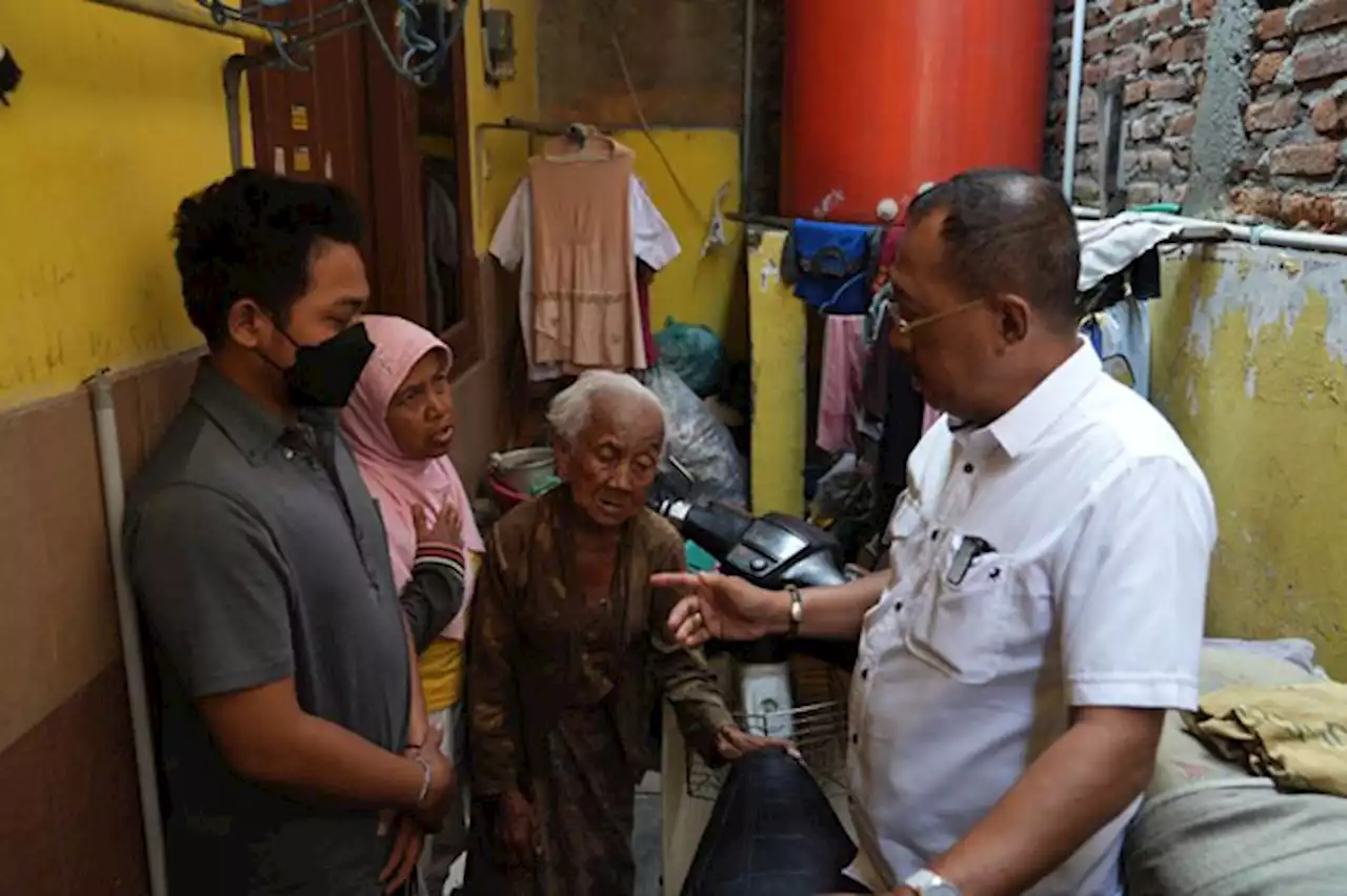 Seorang Nenek Dipaksa jadi Pengemis oleh Anak, Wawali Surabaya Geram