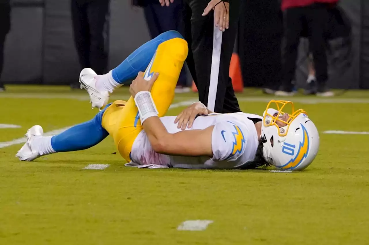 Chargers can’t hold early lead, lose Justin Herbert briefly in loss to Chiefs