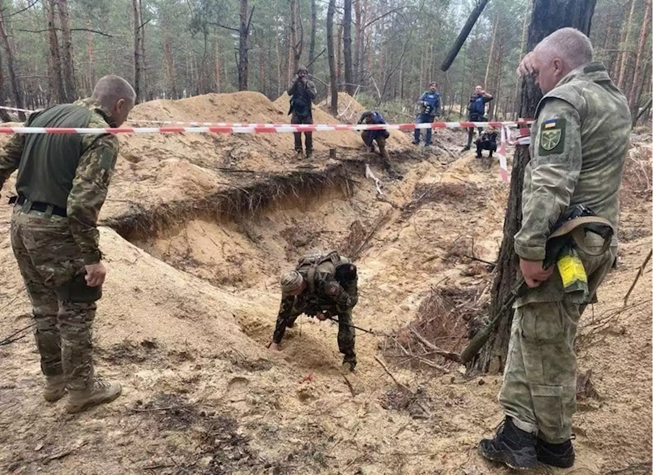 Ukraine : 450 tombes découvertes près d'Izioum, ville reprise aux Russes