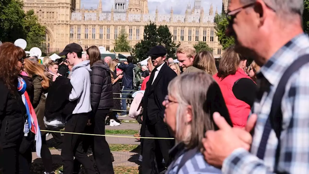 Mort d'Elizabeth II : David Beckham a attendu 12 heures parmi la foule pour voir le cercueil de la reine