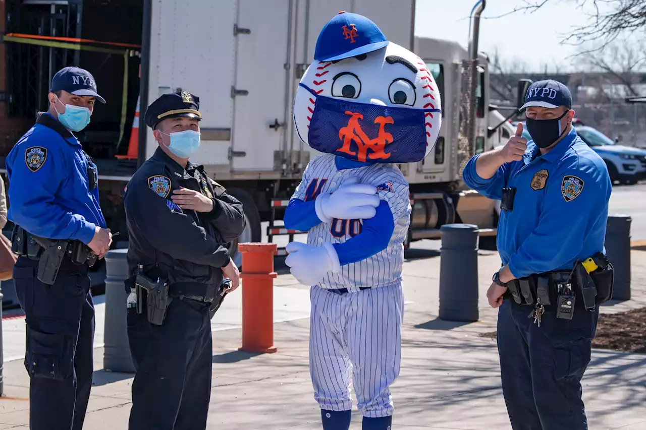 A Mets-Blue Jays World Series could be potential vaccine disaster