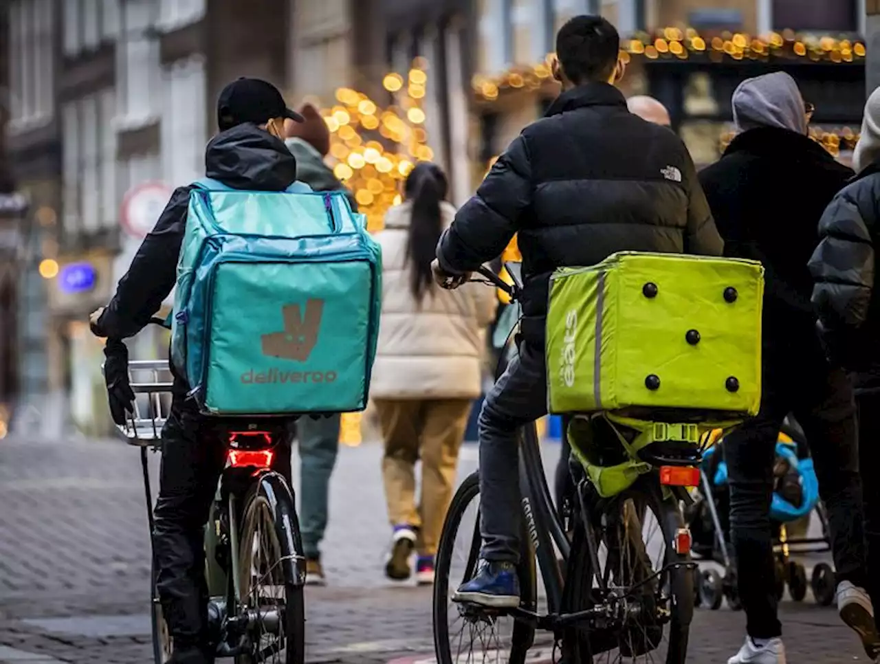 ‘Koeriers Deliveroo en Uber vaak ongedocumenteerden zonder papieren’
