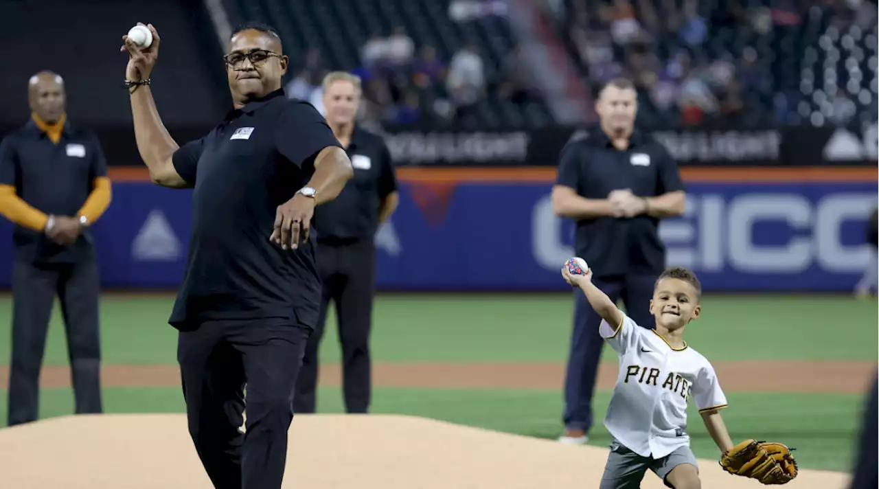 Roberto Clemente’s Son, Grandson Throw First Pitches at Pirates-Mets