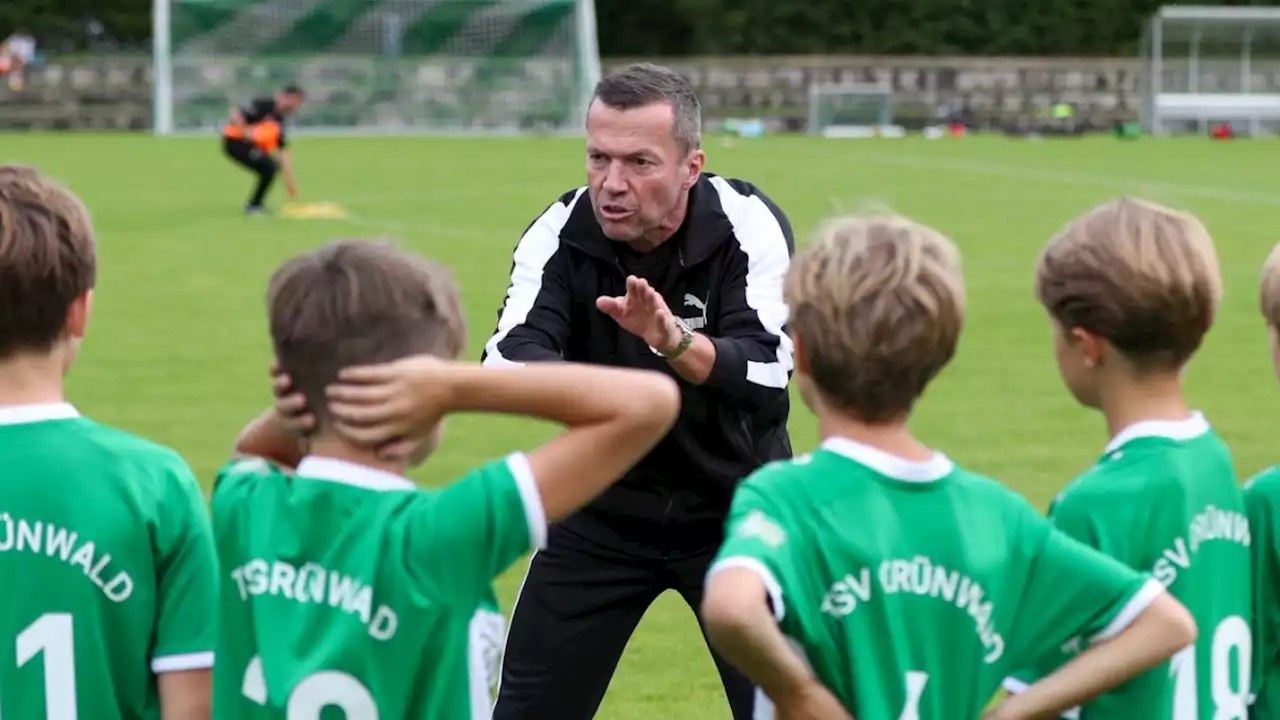 Lothar Matthäus trainiert E-Jugend-Team des TSV Grünwald