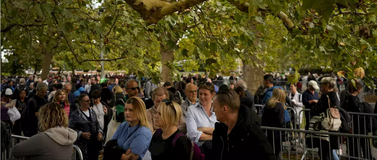 Queue for the Queen reopening with 24-hour wait doesn't put off determined mourners