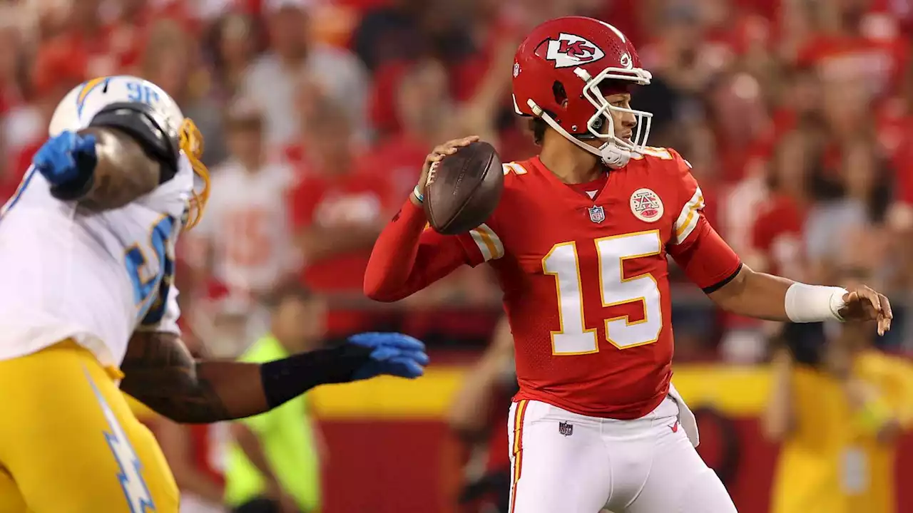 More Mahomes magic: Chiefs QB has a great TD on a trademark sidearm pass