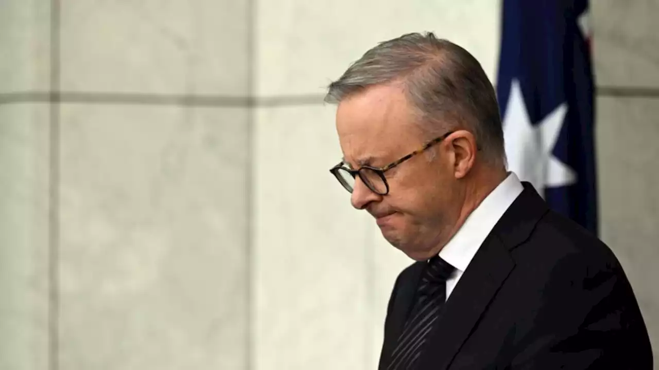 PM Anthony Albanese and Governor-General land in London to pay tribute to the Queen
