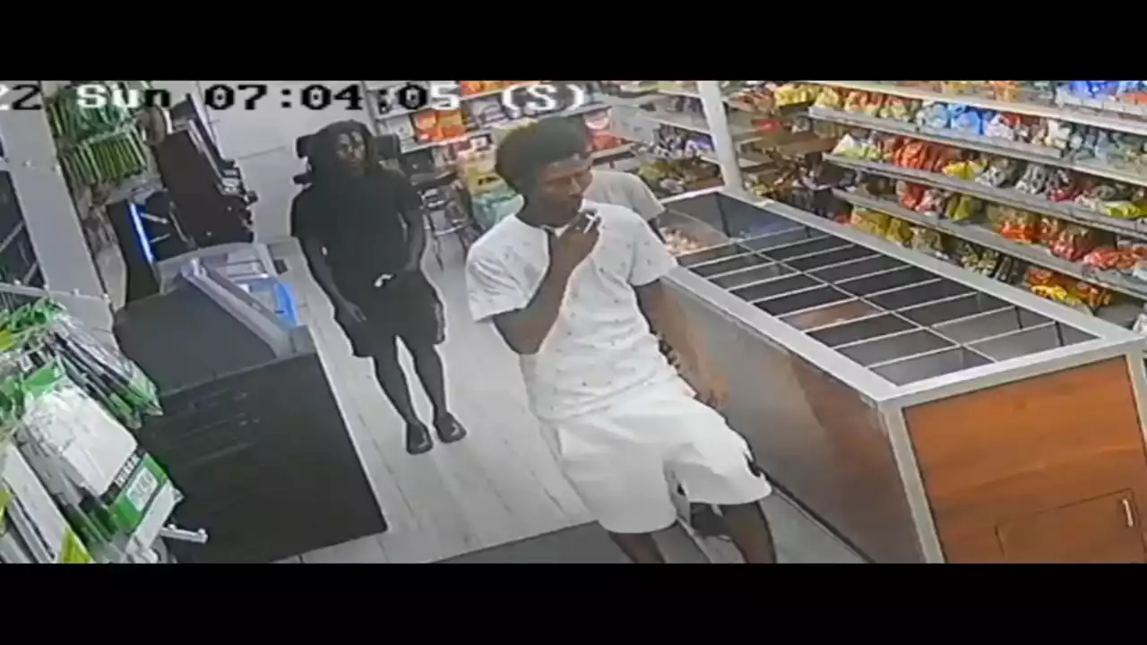 Police searching for 2 men accused of robbing convenience store and punching employee in SE Houston