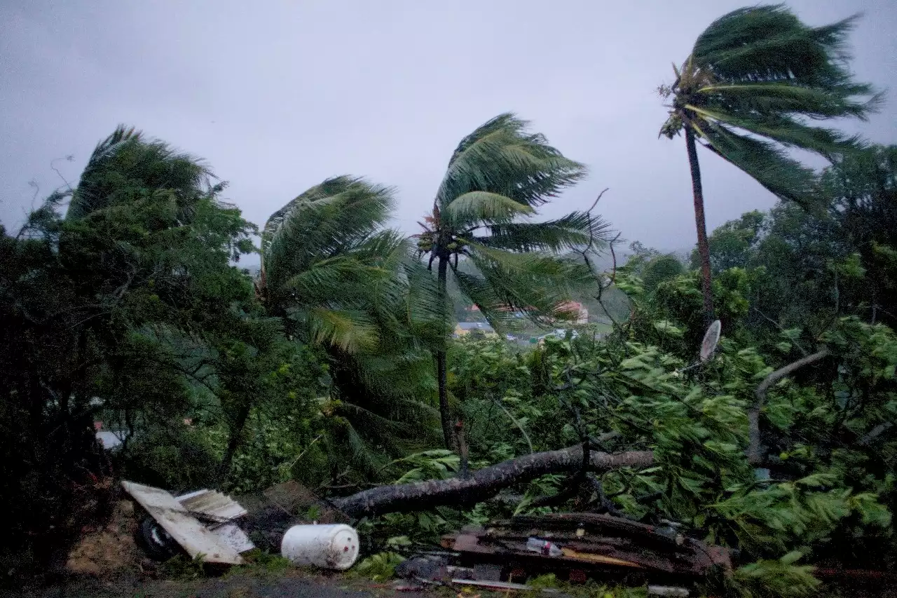 La tempête Fiona frappe la Guadeloupe : un mort, 'emporté par une crue'