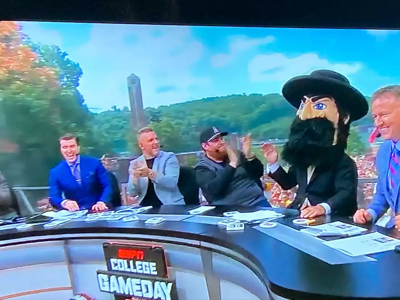 ‘College GameDay,’ with Luke Combs, close to unanimous on Penn State-Auburn, picks App State-Troy