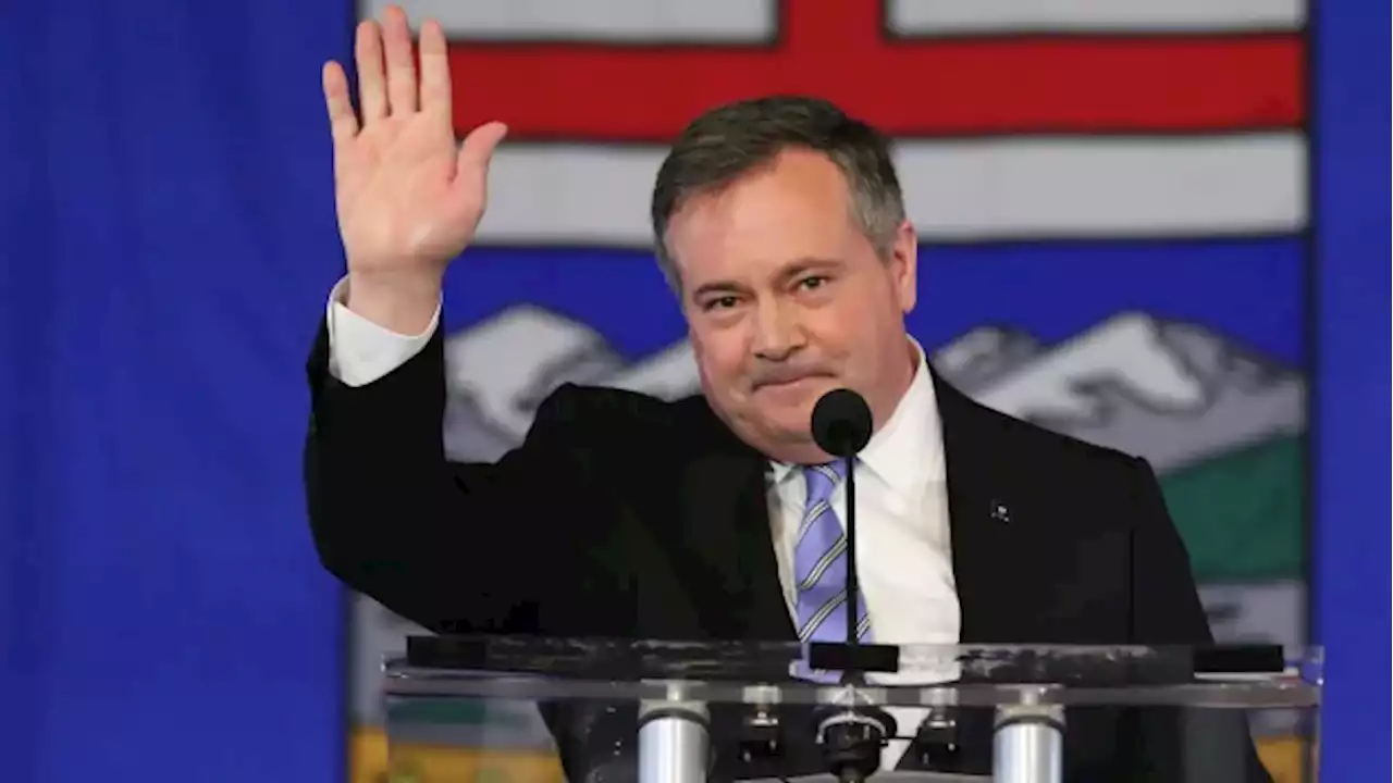 Premier Jason Kenney in massive queue to pay respects to Queen Elizabeth | CBC News