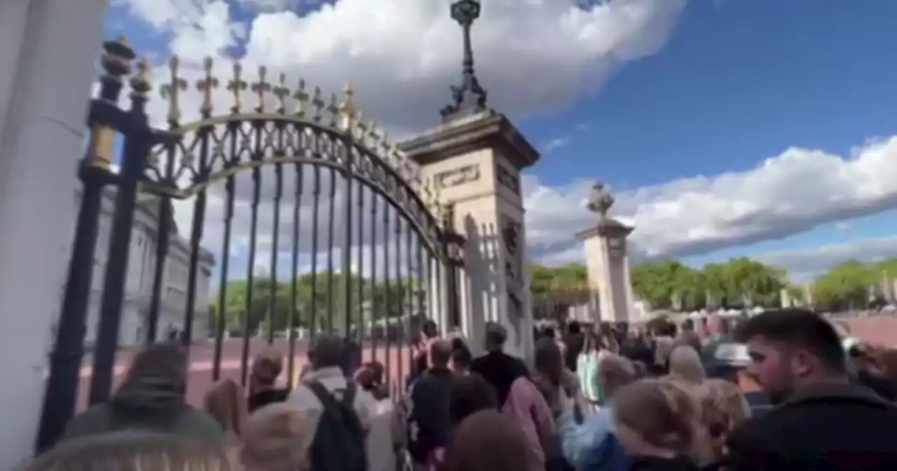 Linda MacLennan on the scene around Buckingham Palace as mourners gather for Queen Elizabeth II