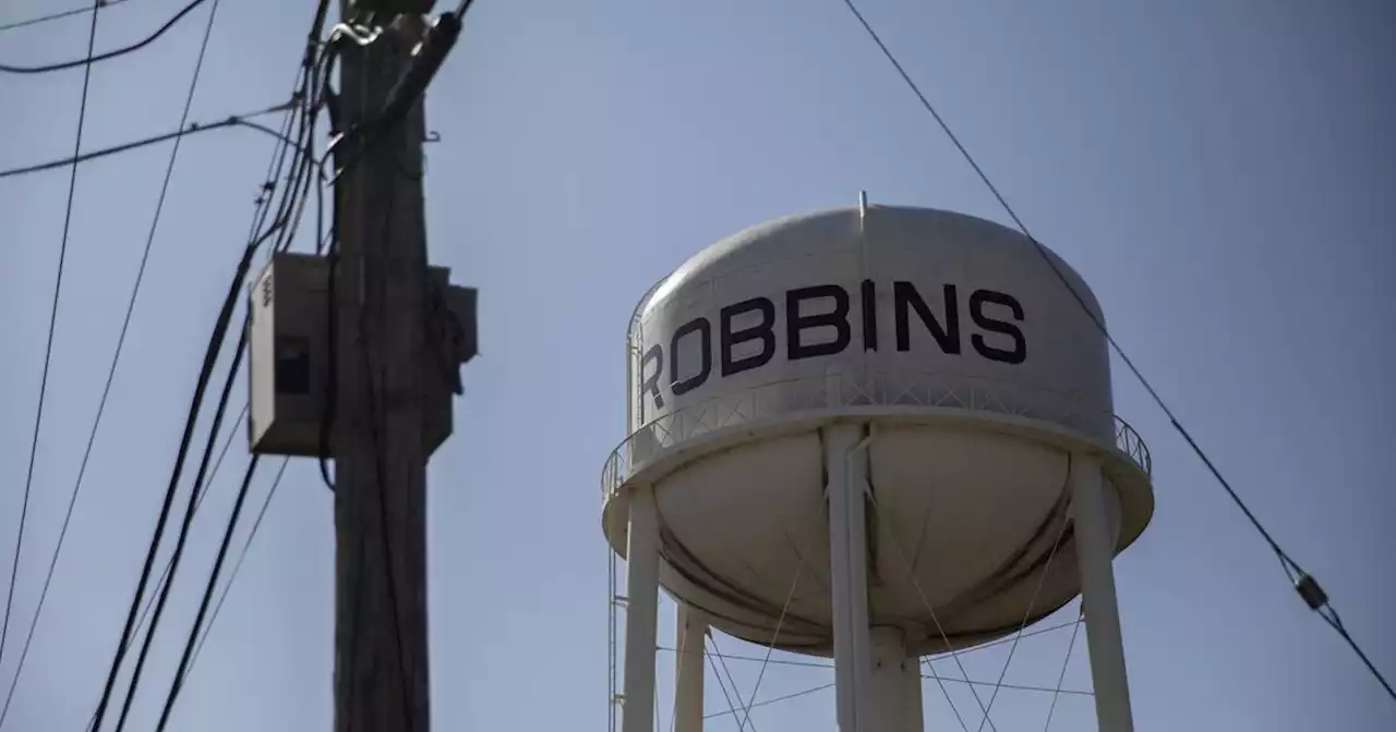 Robbins shuts off water to apartment buildings over unpaid bills