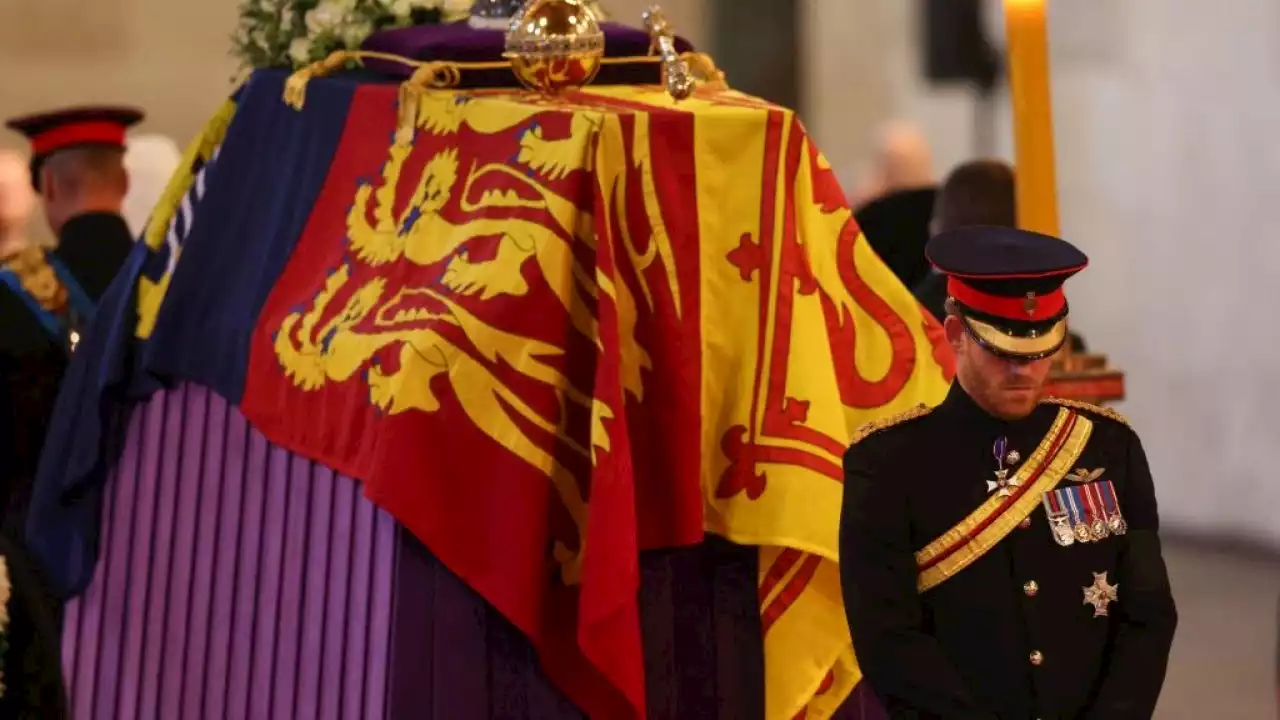 Prince Harry, William, Queen's Grandchildren Stand Vigil at Her Coffin