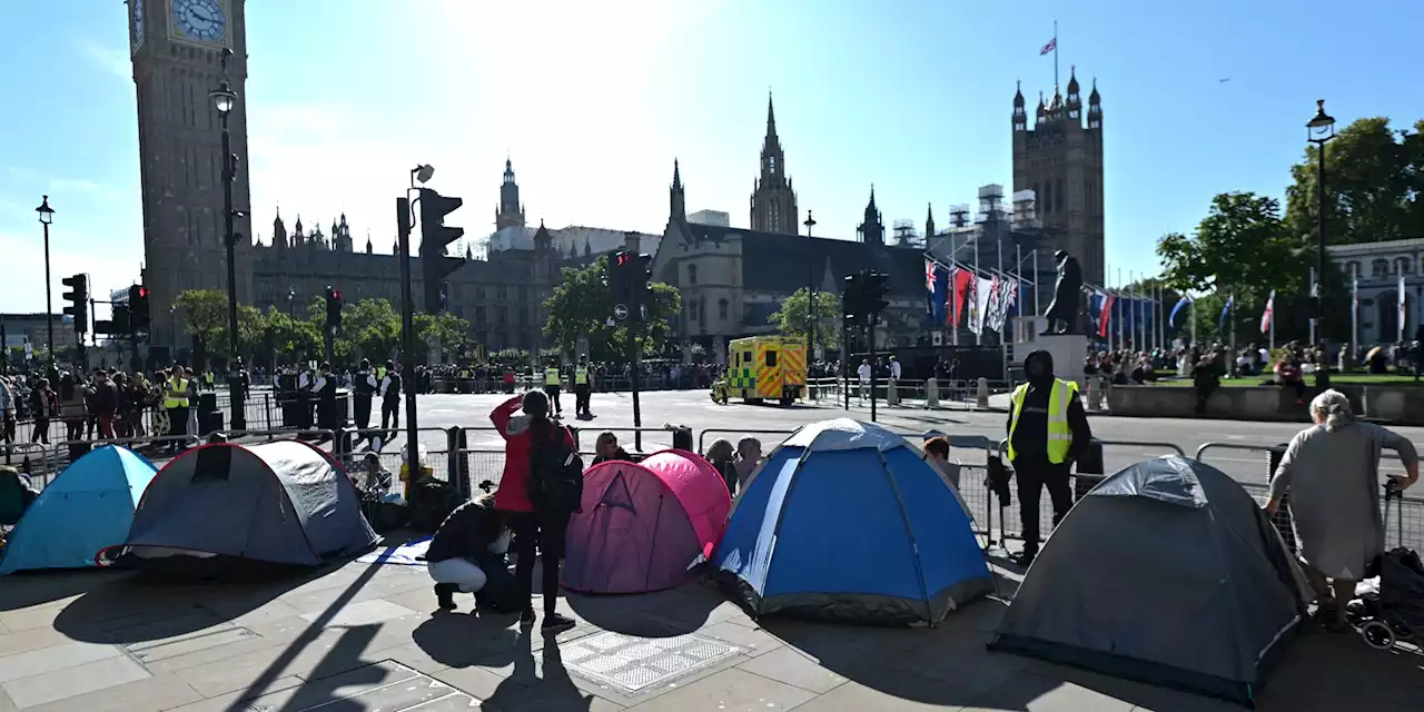 Funérailles d'Elizabeth II : à Londres, certains campent déjà pour être aux premières loges