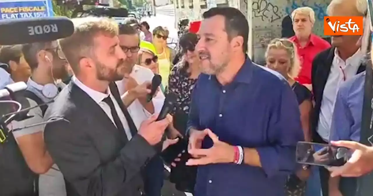 Salvini rifiuta di cantare 'Bella ciao'. E al gazebo della Lega intona 'La leggenda del Piave' - Video - Il Fatto Quotidiano